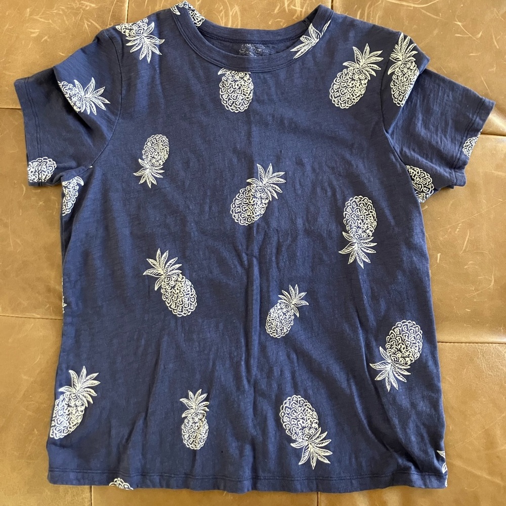 Navy pineapple t-shirt